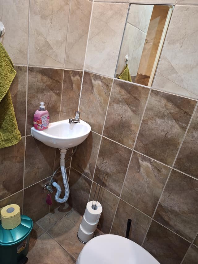 WC mosdóval – Fonyód apartman 1