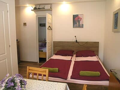 Nappali és háló (régebbi fotó) – Fonyód apartman 1